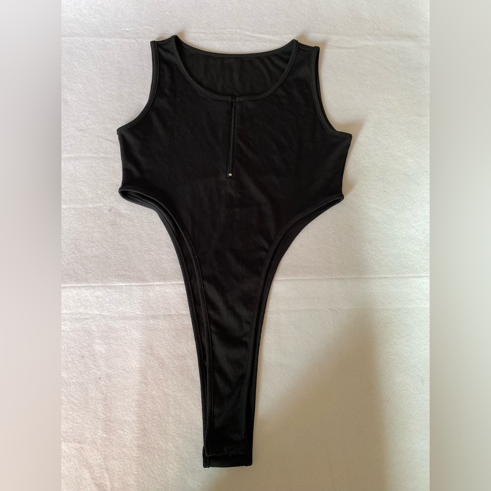 Bodysuit High-Cut Design with Side Cutouts Size Small Black